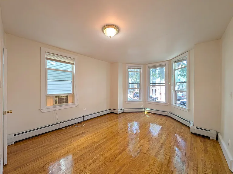 379 Windsor St — Photo 1