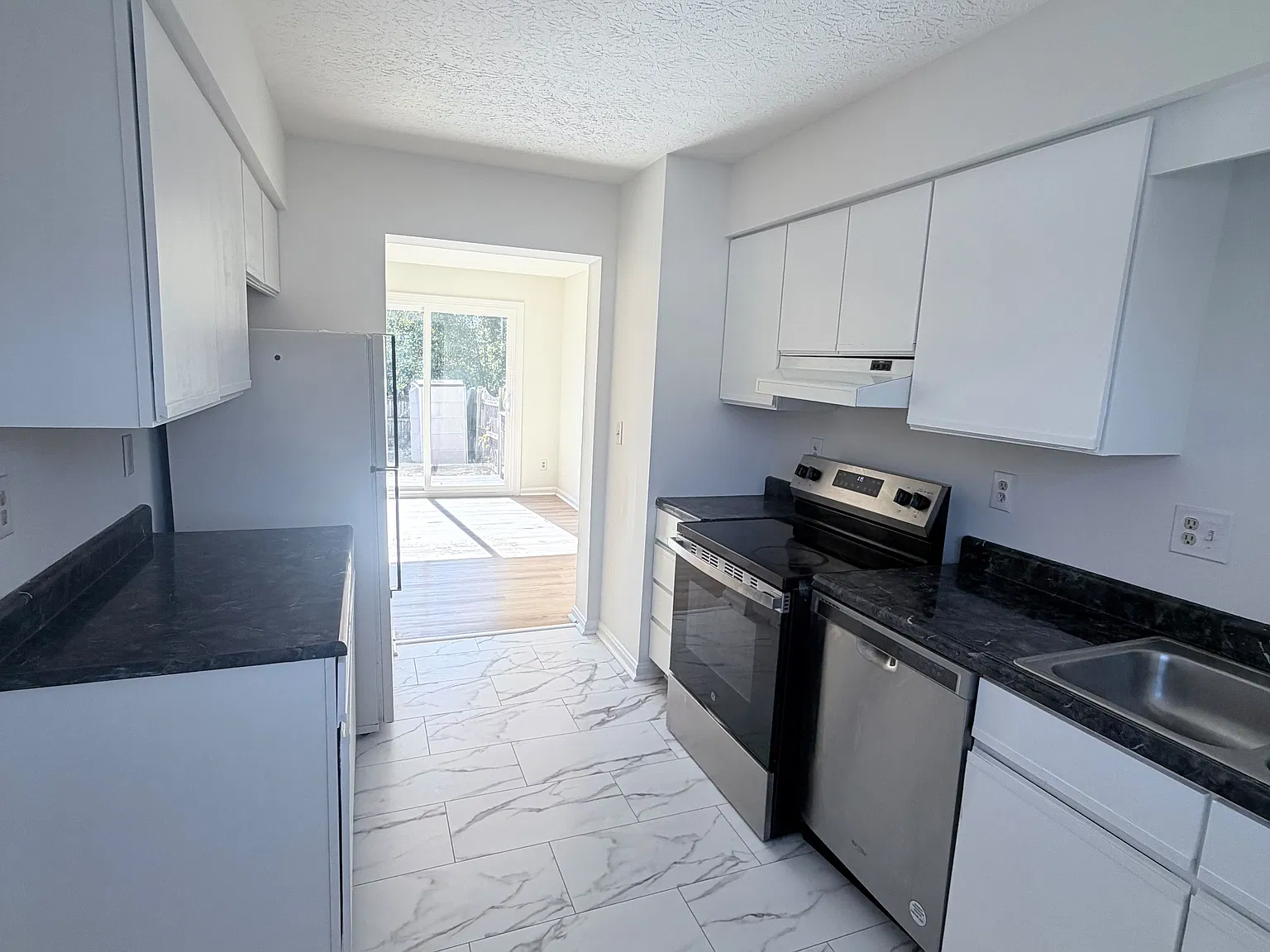 206 Freeton Ct — Photo 3