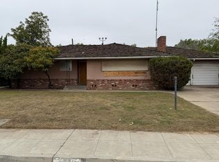 880 I St, Parlier, CA 93648