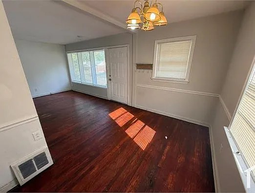 3 bed, $1,200 — Photo 3
