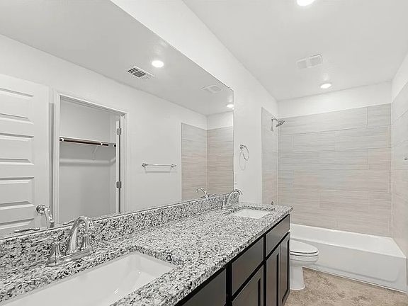 4th image of 916 Wax Myrtle Ct #A