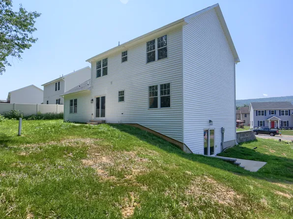 137 Westgate Dr, Mount Holly Springs, PA 17065