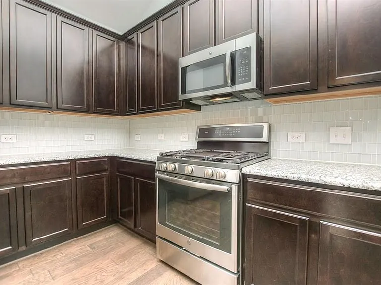 704 Bonnet Blvd — Photo 13