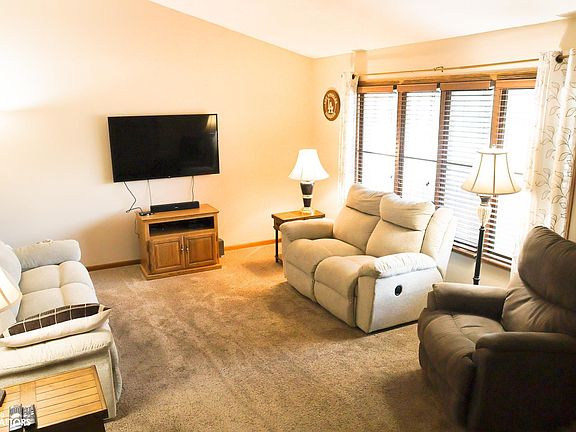 5th image of 107 Southfield Dr