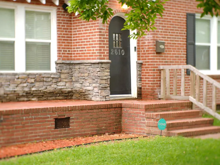 2601 Marion St — Photo 2