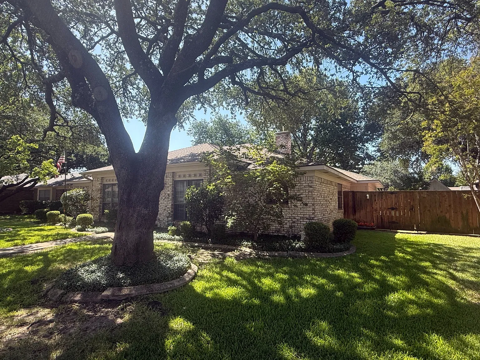 3 bed, 1810 sqft, $2,400 — Photo 2