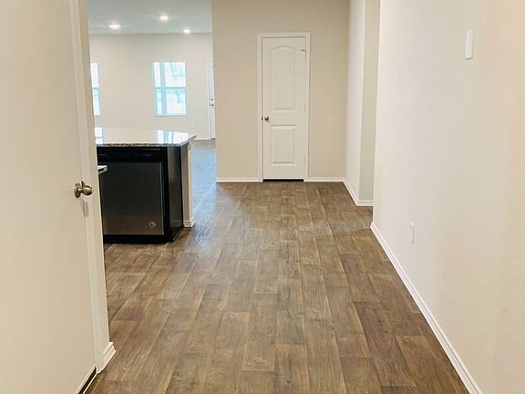 3rd image of 744 Monarch Dr