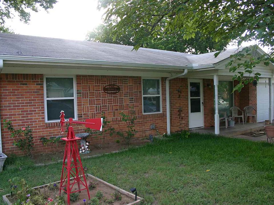 1st image of 1206 Royal Oaks Dr