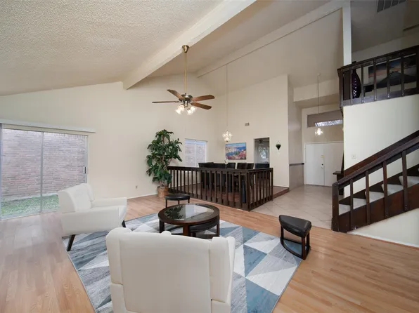 10619 Chapel Hill Dr, Houston, TX 77099