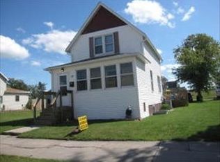 17 3rd St NE, E Grand Forks, MN 56721