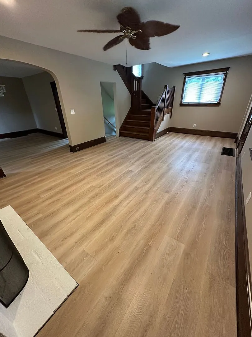 Well maintained 4 bedroom 2 bathroom home — Photo 3