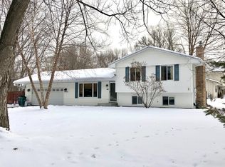 10305 39th Ave N, Plymouth, MN 55441