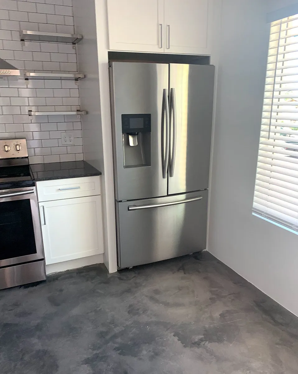 Building Photo - 4233 N Longview Ave #202