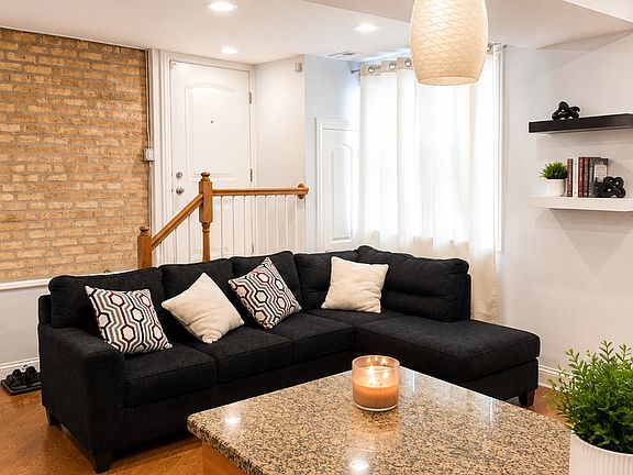 3rd image of 3206 W Berwyn Ave APT G