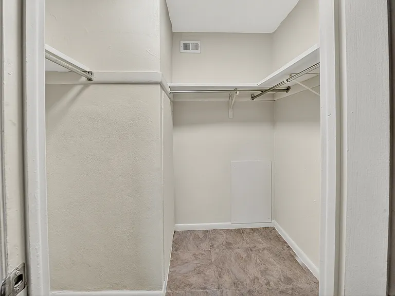 Brinkley House Apartments — Photo 8