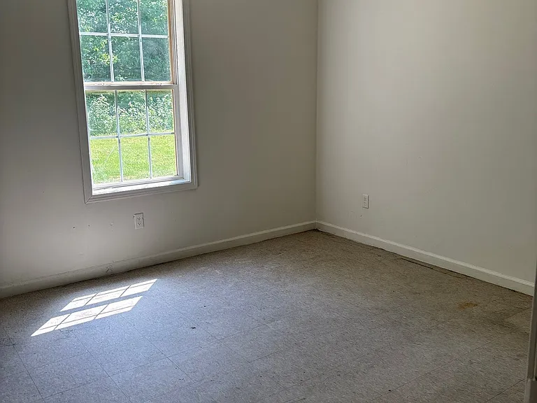 441 Josephine Dr — Photo 5