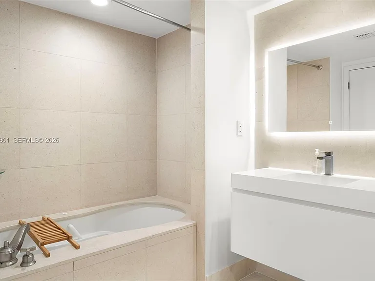 6801 Collins Avenue Cu #1409 — Photo 16