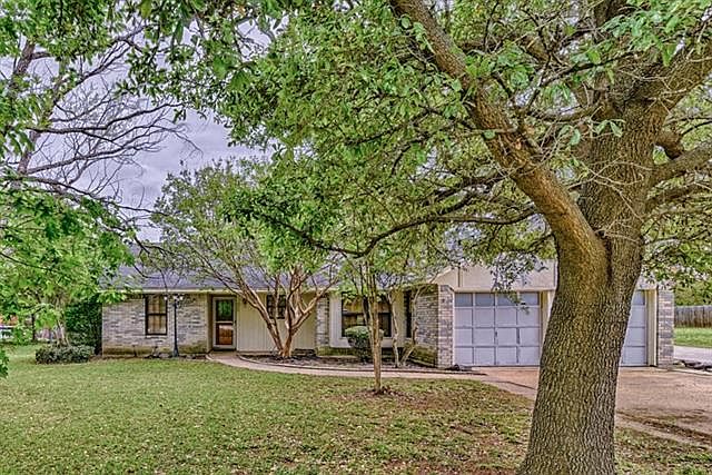 1st image of 403 Country Meadow Dr