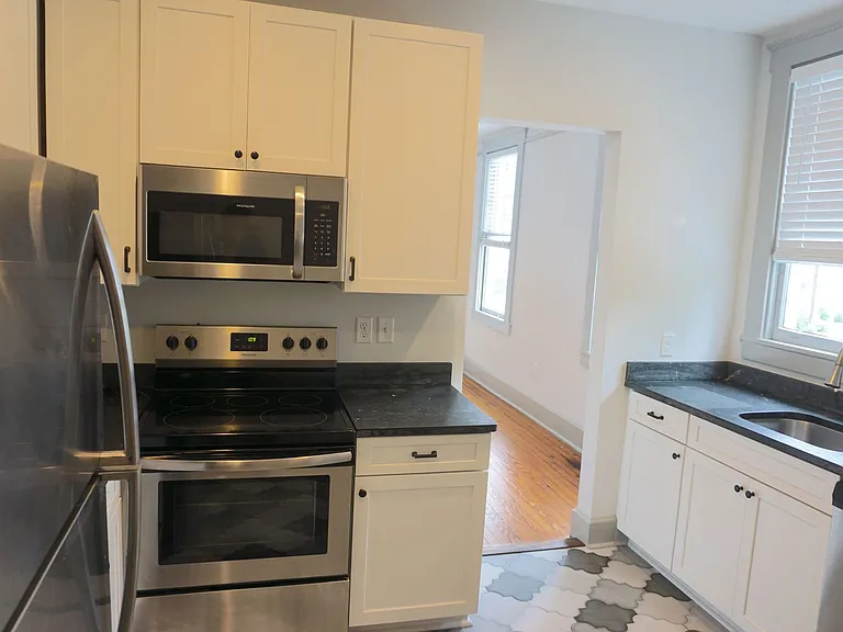 2411 Habersham Melrose — Photo 7