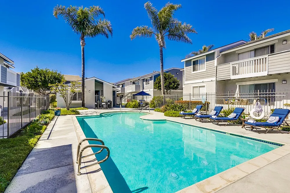 Newport Seacrest Apartments — Photo 2