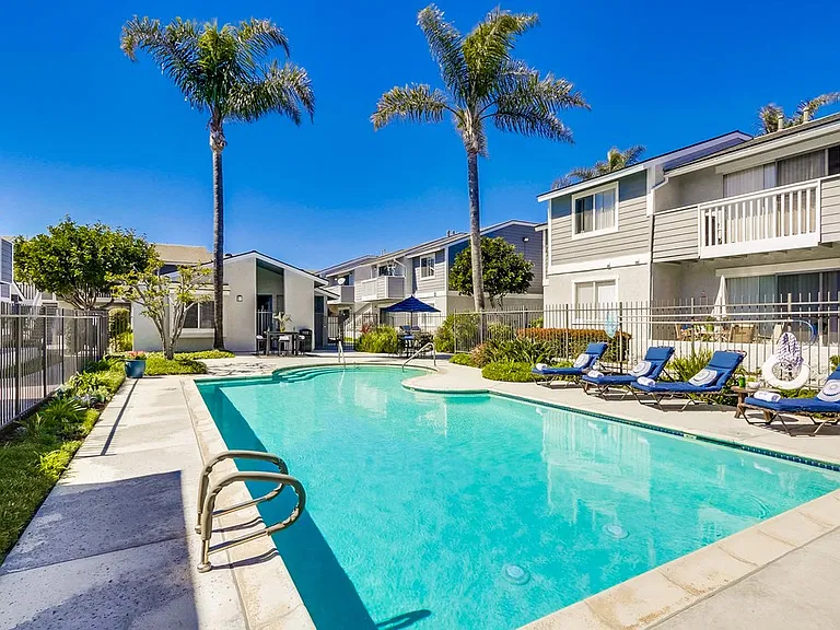 Newport Seacrest Apartments — Photo 2