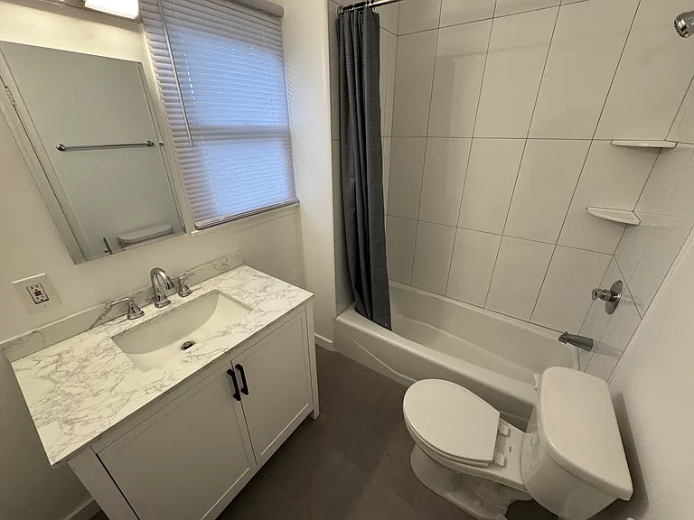 1736 S Robertson Blvd #5 — Photo 29
