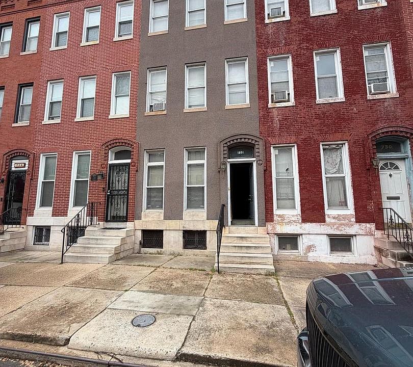 1st image of 732 Dolphin St