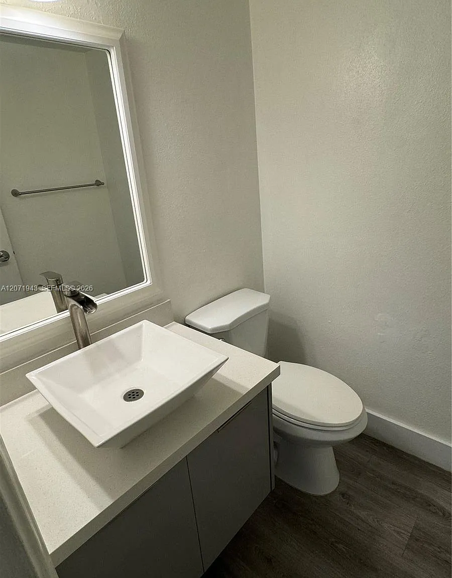 3 bed, 2.5 bath, 1449 sqft, $3,000 — Photo 3