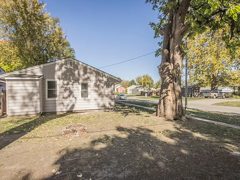1406 E 27th Ct — Photo 14