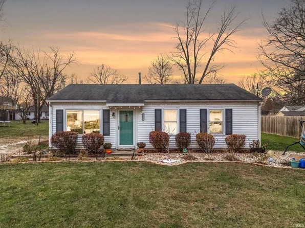 1814 Crescent Dr, Warsaw, IN 46580