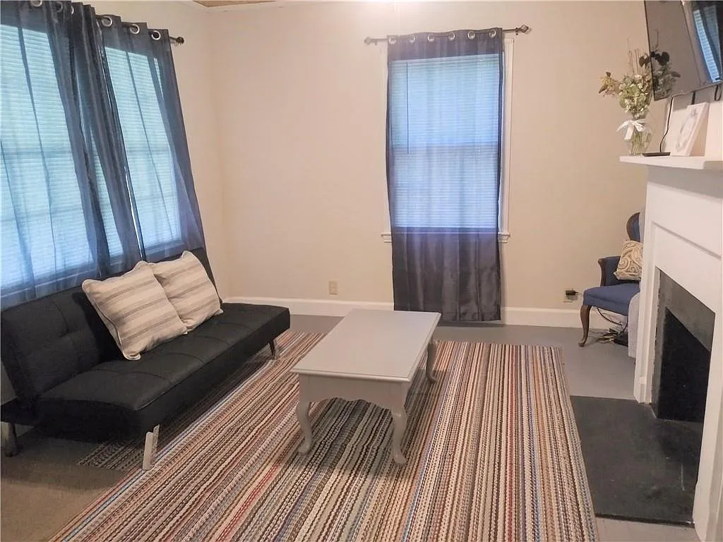 2 bed, 1.0 bath, 916 sqft, $899 — Photo 4