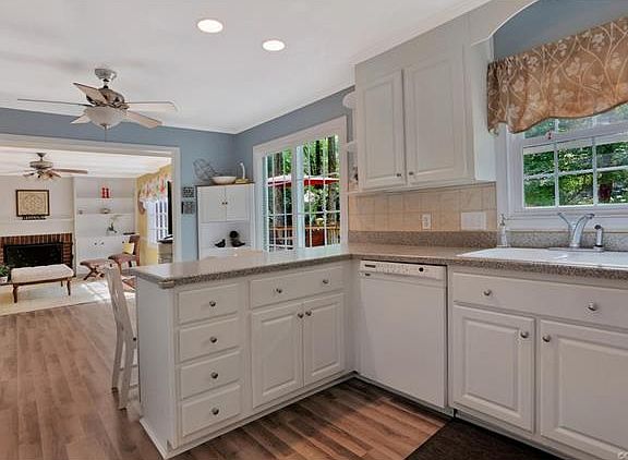 3rd image of 1609 Elmart Ln