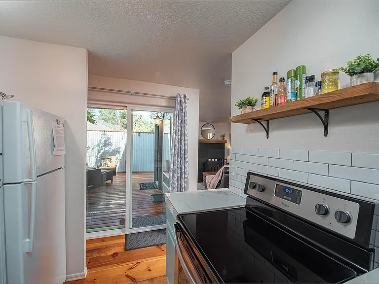 A well furnished kitchen to make you feel at home.