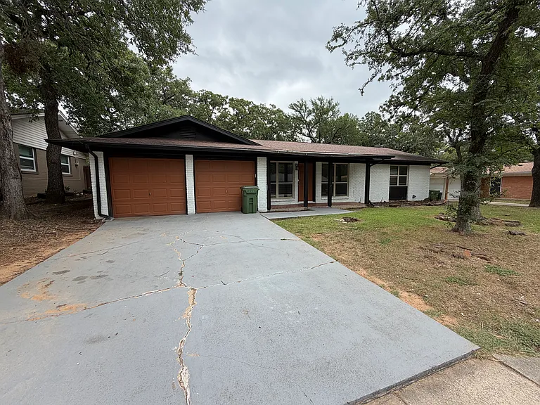 65 Somerset Ter — Photo 2
