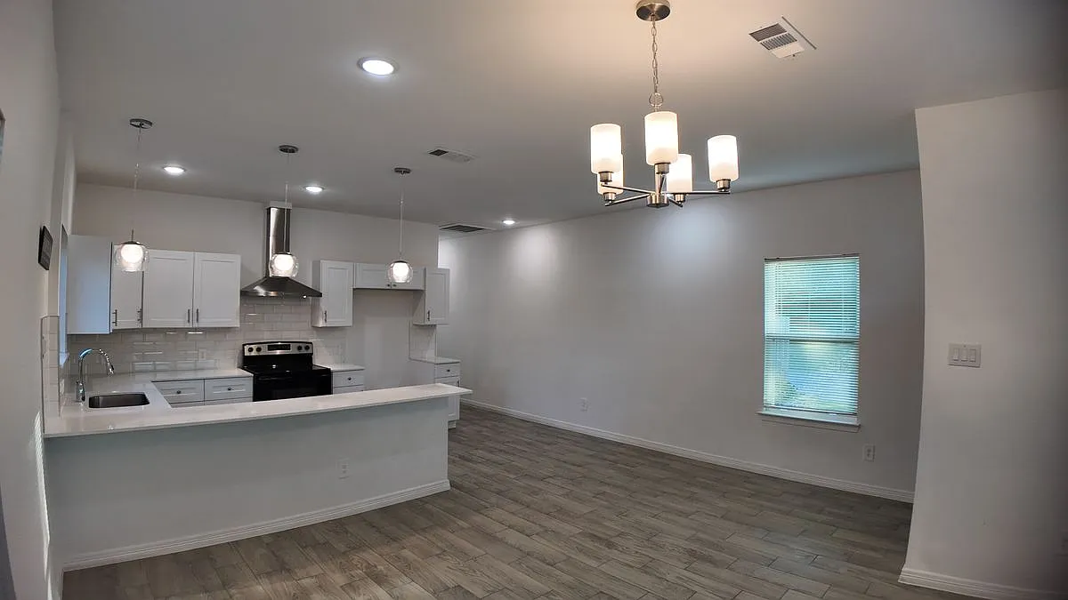 3 bed, 2.0 bath, 1492 sqft, $1,700 — Photo 4