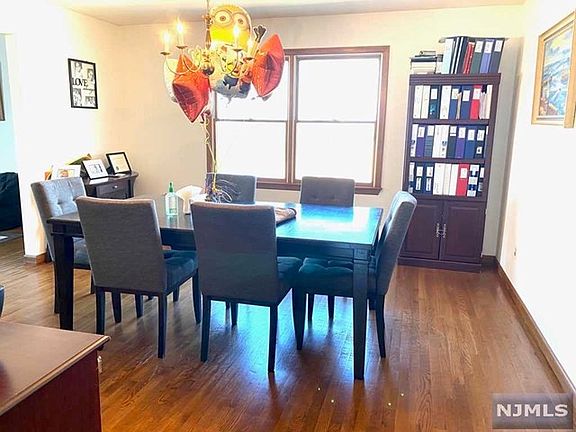 4th image of 48 Locust Ave #2