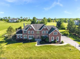 11 Baker Way, Pennington, NJ 08534