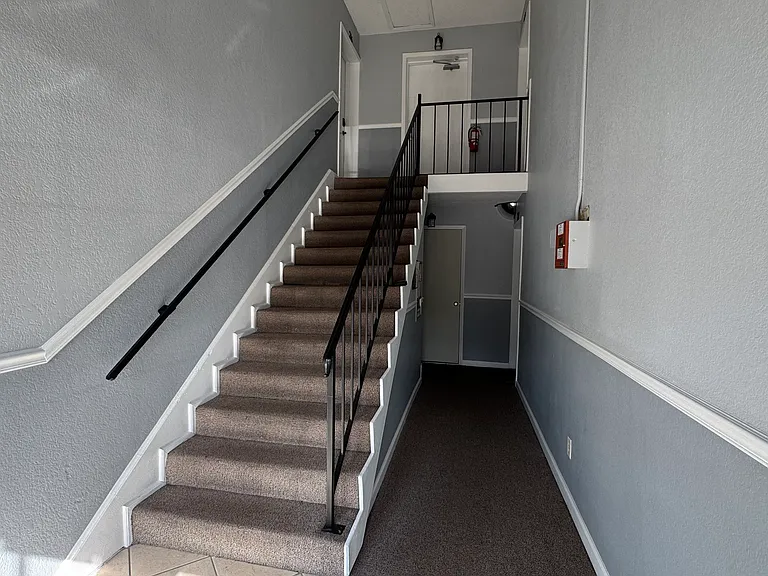 205 Lewfield Cir #205 — Photo 3