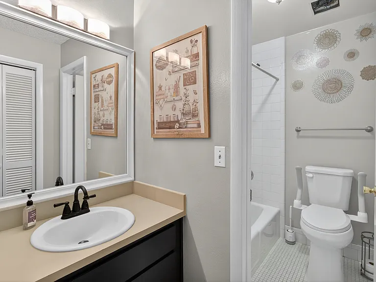 320 Michaels Cir — Photo 18