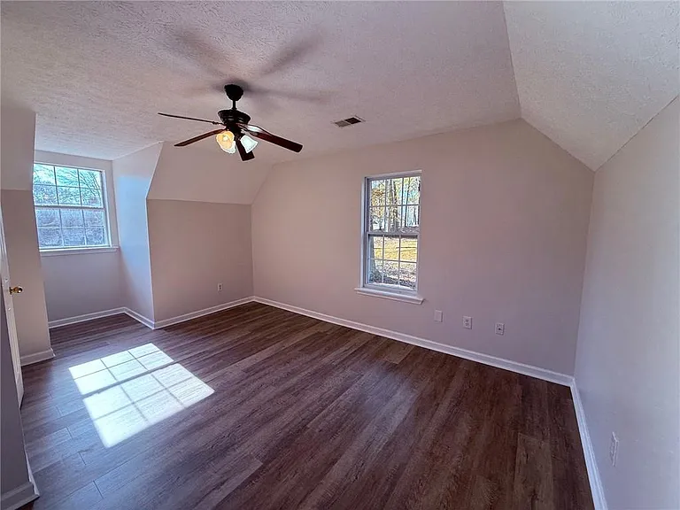 4825 Red Oak Dr — Photo 8