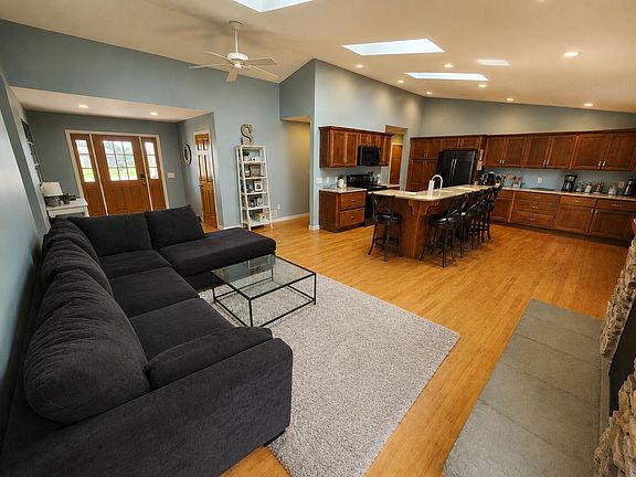 4th image of 45 Browning Dr