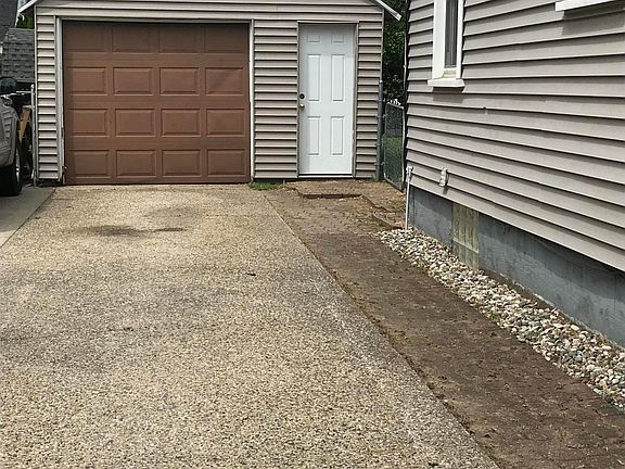 3rd image of 137 Bellevue St SW