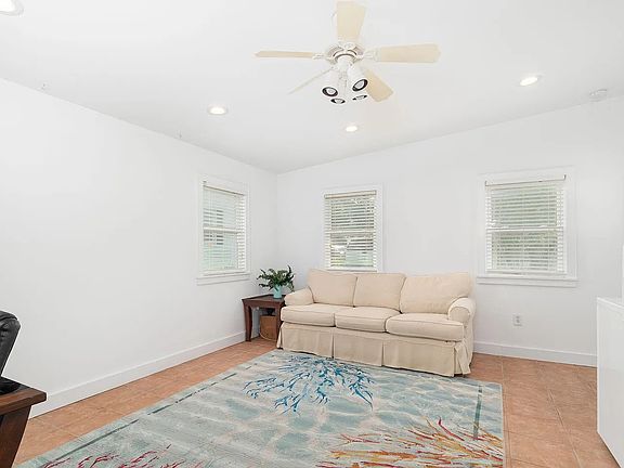 5th image of 107 Sunshine Ct #B
