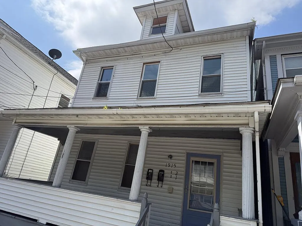 2 bed, 2.0 bath, 2150 sqft, $900 — Photo 2