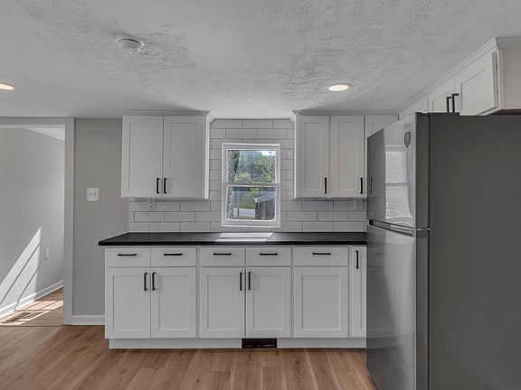 2nd image of 242 London Rd