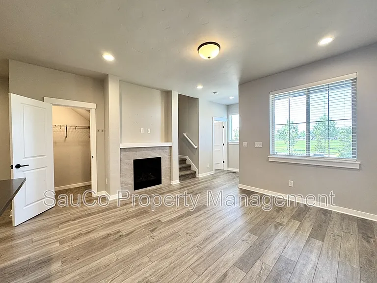 5531 SE Logan Ln — Photo 2