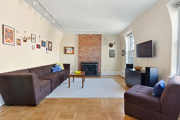 Sold by Compass | media 10