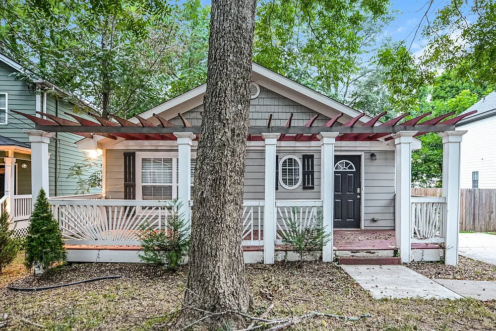 3 bed, 2.0 bath, 1274 sqft, $1,900 — Photo 1