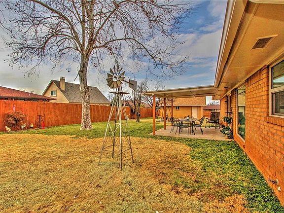 4th image of 900 Oakwood Dr