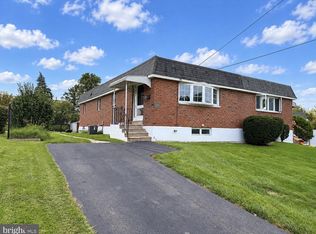 619 Turf Ln, Conshohocken, PA 19428